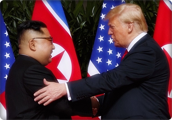 미국의 주요 언론들은 8일로 예정되었던 마이크 폼페이오 국무장관과 김영철 북한 조선노동당 부위원장과의 뉴욕 회담이 전격적으로 연기된데 대해 “대북 제재 완화와 핵 신고 문제에 대한 이견 때문이라는 점”에 주목하고 있다.