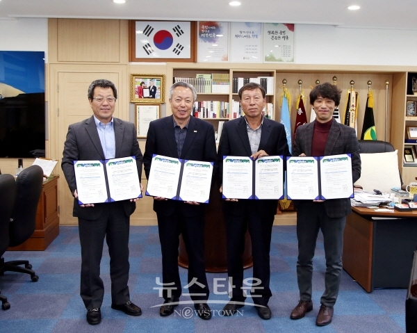 농업회사법인 진교(주)와 수출업체 한솔트레이딩이 하동산 파프리카 500t(약 20억원)을 일본에 수출하기로 계약했다.