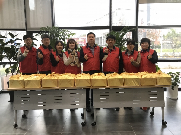 평택시 비전1동 지역사회보장협의체, 저소득층 다인가구 과일꾸러미 전달
