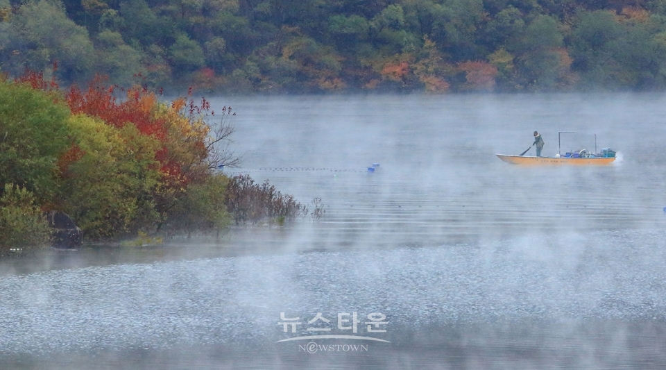 물안개 피는 인제 소양강의 새벽