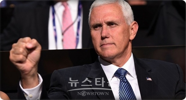 펜스 미국 부통령(위 사진)은 트럼프 대통령은 시진핑 국가주석과의 정상회담에서 (대북) 제재 이행 문제와 완전히 검증 가능한 한반도 비핵화 달성을 위해 중국이 할 수 있는 고유한 역할에 관해 이야기 할 것”이라고 강조했다.