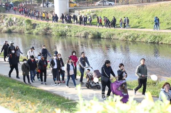 BNK경남은행, ‘2018 김해시 해반천 걷기대회’ 성황