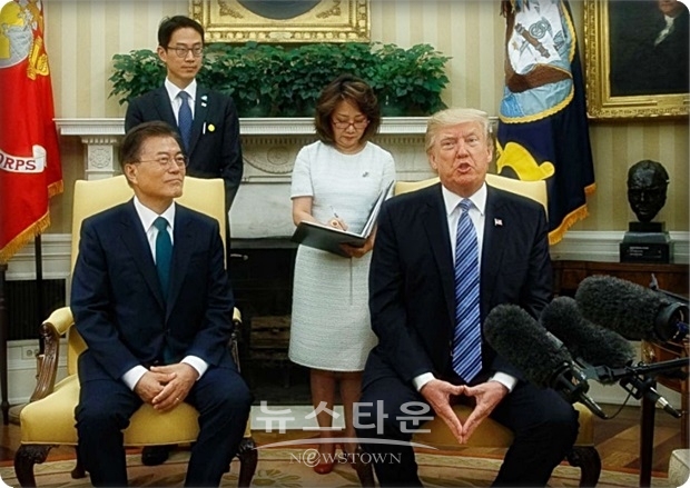 AP통신은 폼페이오 국무장관이 “한국에 북한 비핵화의 진전이 남북관계 확대에 뒤처지지 않아야 한다는 점을 분명히 했다”고 지적하고, “미국이 가까운 동맹국인 한국과의 단절 가능성을 우려하고 있다는 사실을 강조한 발언”이라고 진단했다.