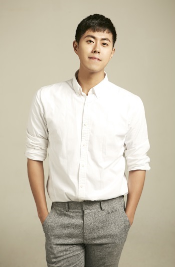 배우 윤혁