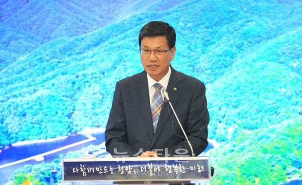 김돈곤 청양군수가 11월 28일 오전에 일부 언론사를 배제하고 청양군청 브리핑실에서 군정현안에 대한 언론브리핑을 주재한다.