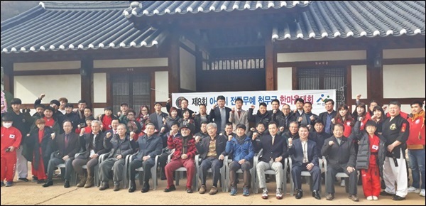 행사 참가자들 단체사진