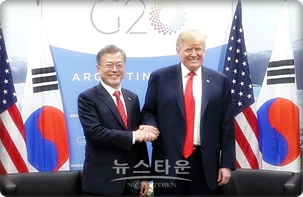 한미 양국 정상은 비핵화만이 한반도의 경제적 번영과 지속적인 평화를 향한 유일한 길이라는 것을 북한이 확실히 이해할 수 있도록 현행의 제재를 강력히 이행해 나가는 것의 중요성에 동의했다고 밝혔다.