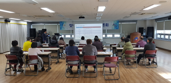 정자3동 세 번째 찾아가는 시민자치토론회를 개최하고 있다.