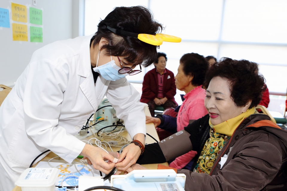 동대문 참튼튼병원 인제남면에서 의료봉사활동