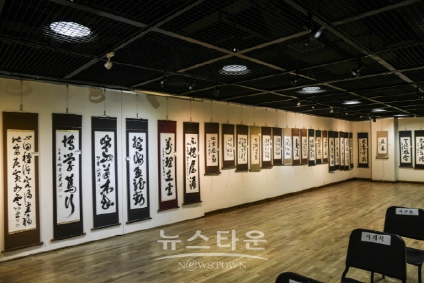 禮堂 지영호 서예전 ‘愛國’(김한정 기자)