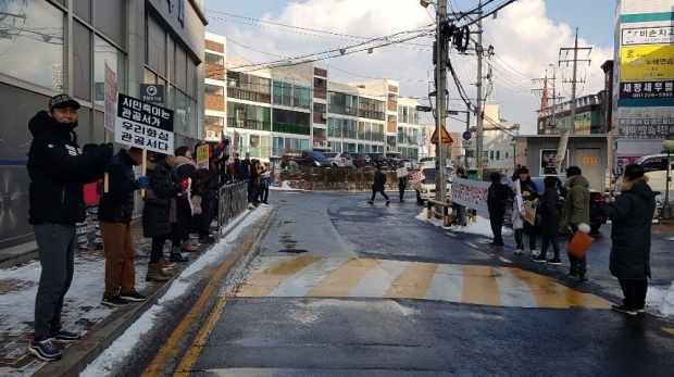 화성서부지역업주들이 집회를 2일간 집회를 하고 있다.