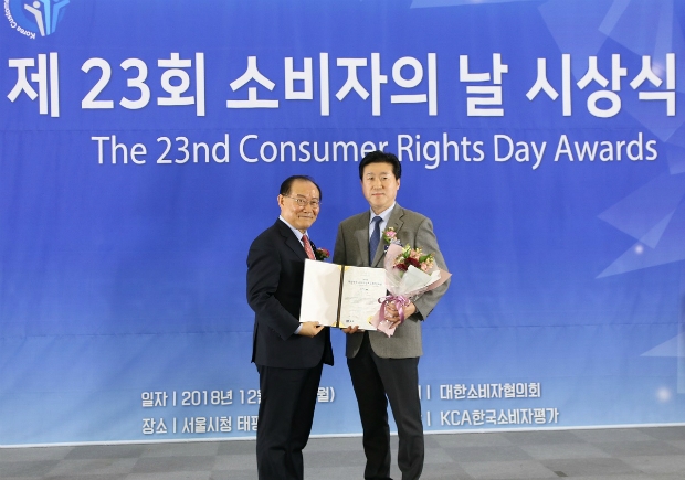 대한소비자협의회 이원술 부회장(왼쪽)과 동국제약 서호영 이사(오른쪽)
