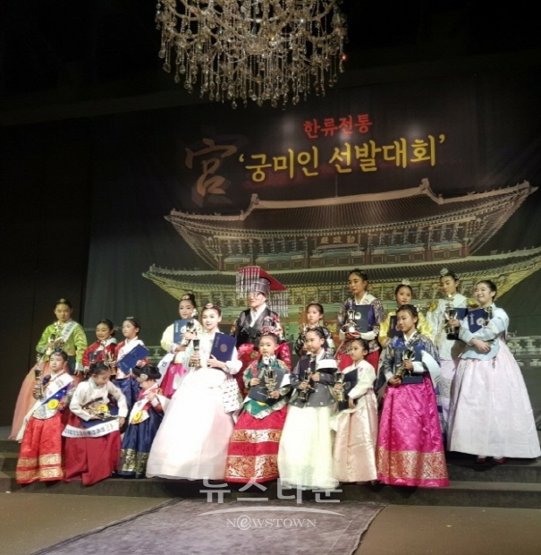 장신애 아나운서, 전국지역 예선에 이은 ‘한류 전통 궁 미인선발 본선대회’ MC 및 총연출 역활 맡아(김한정 기자)