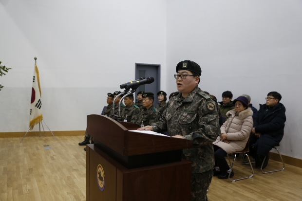 지난 28일, 제75보병사단 주임원사로 임명된 장미정 원사가 인사말을 하고 있다.