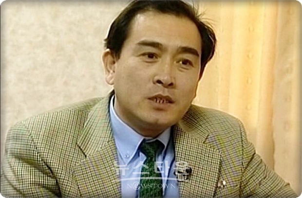 태 공사에 따르면, 북한 최고지도자가 연설하는 배경에 국기와 노동당기를 세워놓은 것도 처음이라면서 “이는 트럼프 대통령 등 해외 정상들의 스타일을 본 것 같다. 정상적인 국가의 지도자가 되고 싶다는 김정은의 바람의 표현”이라고 말했다.