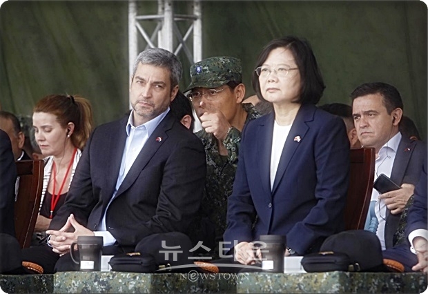 시진핑 중국 국가주석은 지난 2일 중국은 평화통일을 지향하고 있지만, 필요한 경우 무력 사용도 배제하지 않는다고 경고한 이후 진행된 첫 군사훈련이다.