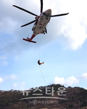소방헬기 산악구조 장면