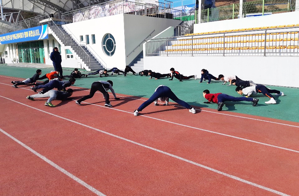 인제체육관및 운동장에서 전지훈련중인 외지선수단