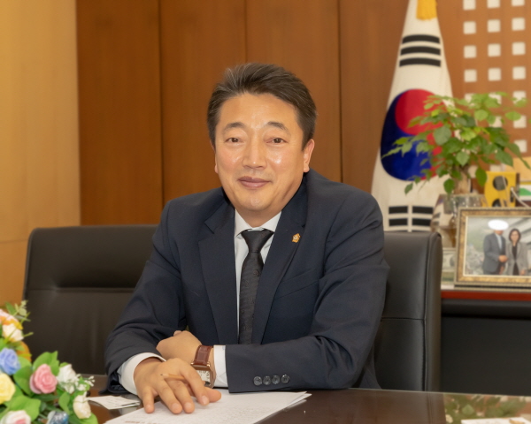 박문석 의장이 새해 의정에 관한 신년사를 밝히고 있다(사진제공=생각대로 정지홍 국장)