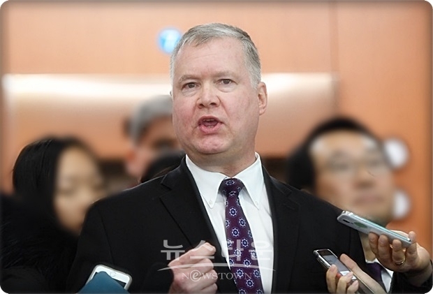 미 국무부는 보도 자료에서 “이번 비건-김혁철 만남을 통해 트럼프 대통령과 김정은 국무위원장의 2차 정상회담을 준비하고, 주 정상이 싱가포르에서 했던 약속에 대한 추가 진전을 이룰 것”이라고 전했다.