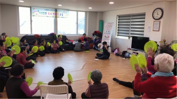 1월에 진행된 장지동 기억탄탄 두뇌깨우기 교실 인지재활신체활동 모습