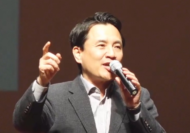 김진태 의원이 8일 자유한국당 포항도당 의정보고회에서 투쟁을 호소하고 있다.
