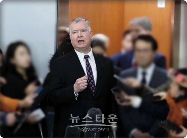 국무부는 8일 발표한 보도 자료에서 스티븐 비건 특별대표가 지난 6일부터 8일까지 평양에서 김 전 대사를 만났다면서 이 같이 말하고, 비건 대표와 김 전 대사가 ▶ 완전한 비핵화와 ▶ 미-북 관계 전환 ▶ 지속적인 한반도 평화 구축 등 트럼프 대통령과 김정은 국무위원장 간의 지난해 싱가포르 정상회담 약속을 진전시키는 방안을 논의했다고 설명했다.