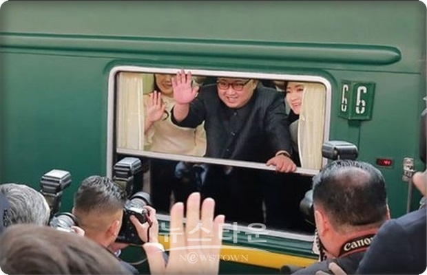 로이터 통신은 이날 익명의 소식통들을 인용, 트럼프 미국 대통령과 김정은 위원장의 정상회담 장소는 하노이의 정부 영빈관이 선호되고 있다고 전했다.