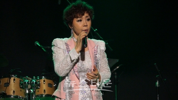 ‘김연숙 추억의 감성곡’ 축하공연(한세연 한마당 행사)(김한정 기자)