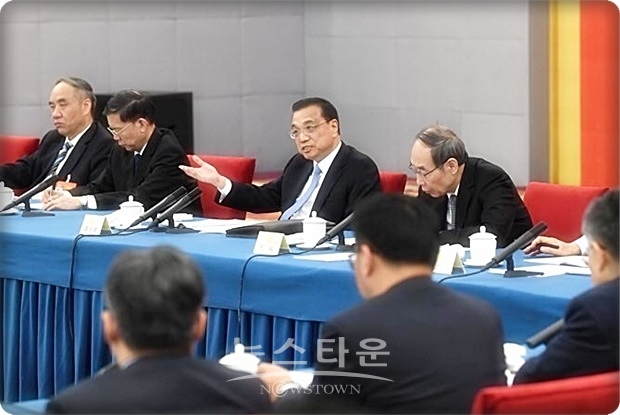 제조업, 운수업, 건설부문을 지원하기 위해 증치세(부가가치세)의 세율을 인하할 계확도 제시했다. 제조업 세율은 16%에서 15%로, 운수 건설업은 10%에서 9%로 낮출 예정이다.