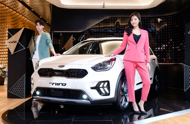 기아차는 7일(목) 서울 강남구 BEAT 360에서 니로 상품성개선 모델 ‘더 뉴 니로’하이브리드, 플러그인 하이브리드의 포토미디어데이를 갖고 본격적인 판매에 돌입했다고 밝혔다.