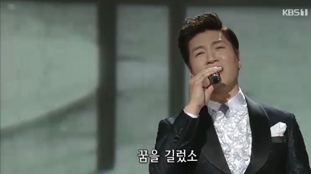 KBS1TV '가요무대' 가수 홍원빈 무대 캡쳐