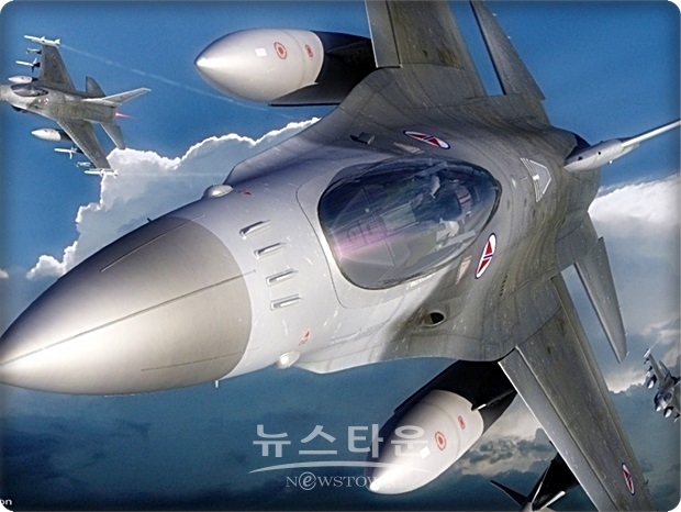 중국은 2014~2018년 5위의 무기 수출국이었다. 중국의 무기 수출은 2004~2008년과 2009~13년 사이에 195% 증가한 반면, 2009~13년과 2014~18년 사이에 불과 2.7% 증가했다. 이스라엘, 한국, 터키의 무기 수출은 2009-13년과 2014-18년 사이에 각각 60%, 94%, 170%씩 크게 증가했다.