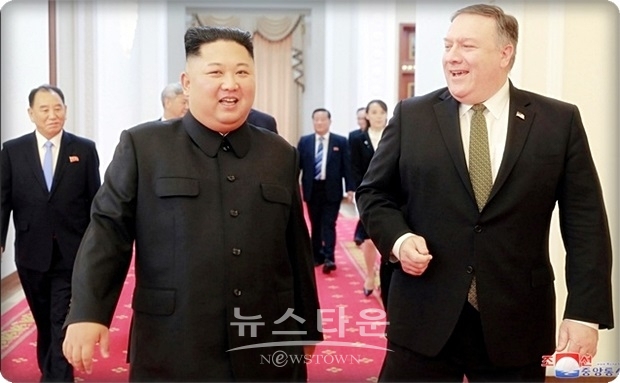 폼페이오 장관은 이어 “우리가 존중하는 것은 행동이다. 말로만 하기는 쉽다”면서 “약속을 이행하는 것의 중요성을 강조하고, 앞으로 몇 달 동안 북한이 행동하기를 기대한다”고 말하면서, 김정은에게 구체적인 비핵화 행동 조치를 할 것을 요구했다.