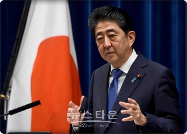 일대일로에서는 대상국에 대한 중국의 과잉 융자가 국제적으로 문제화되고 있다. 이와 관련 아베총리는 "(대상국에) 경제력 이상으로 대출하면, 그 나라의 경제의 건전성이 없어져 버린다“라고 지적했다.