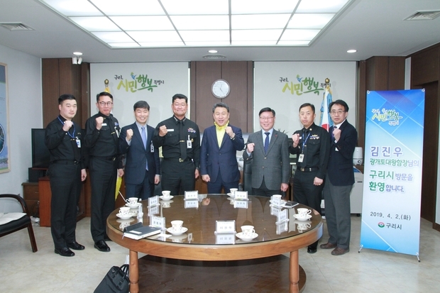 구리시청을 방문한 김진우 광개토대왕함장