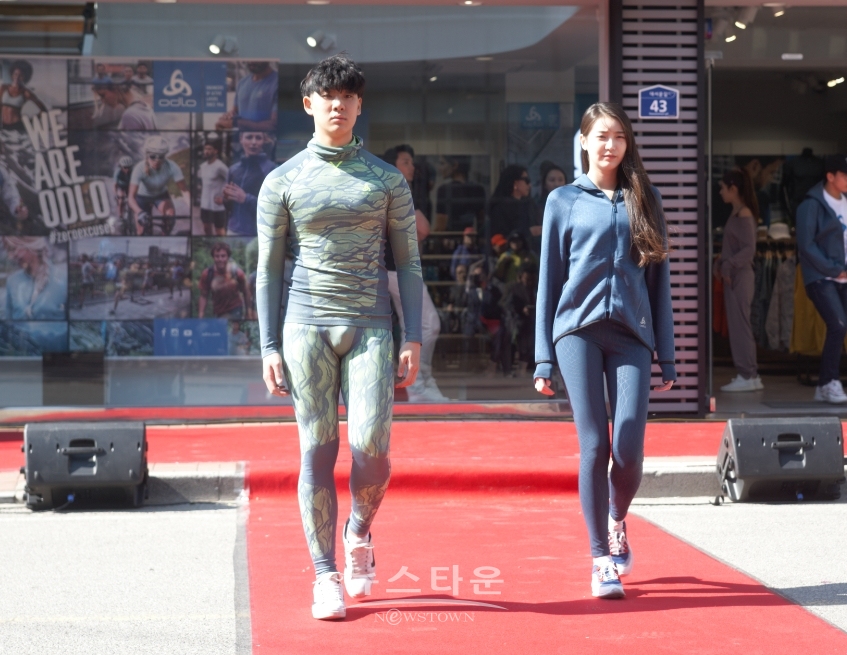 오들로 한국 론칭_패션쇼 모습