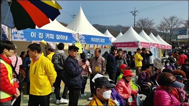 북적되고 있으나 장소가 협소하다.