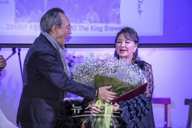 장미화 ‘잊지는 못할거야’(김한정 기자)