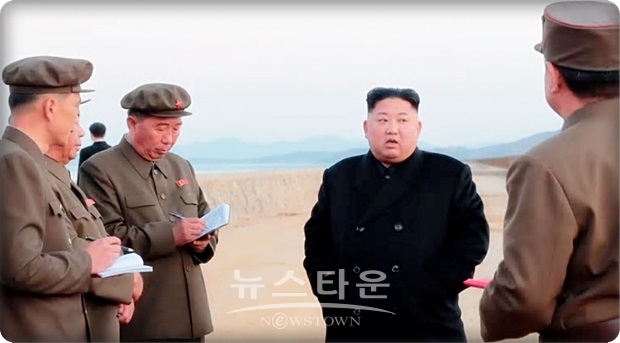 김정은은 최근 중국이라는 배경에 러시아라는 또 다른 뒷심을 확보하고, 한편으로는 중국에 대한 대북 인식의 전환, 다른 한편으로는 러시아의 지원을 통한 절박한 경제문제에서 조금이라도 지원을 받고, 미국에 대한 버티기를 위한 힘을 축적하려는 움직임일 것이라는 분석도 가능하다.