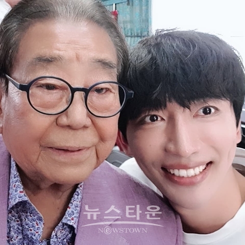 왼쪽부터, 국민 MC '송해', 배우 '김동찬' 셀카 인증샷