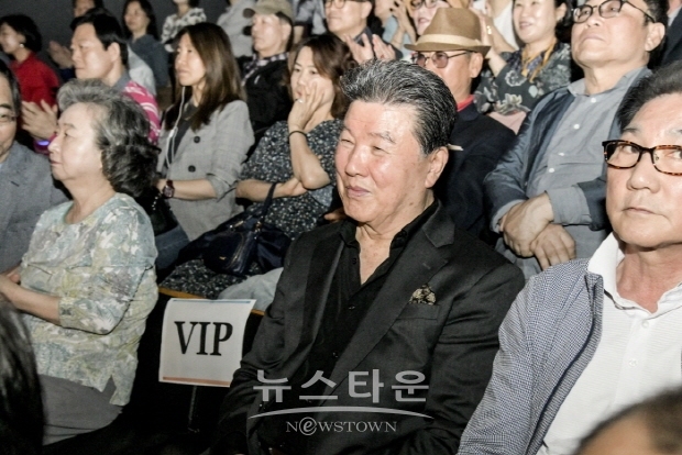 전설의 그룹 사운드 '사랑과 평화' 인사아트프라자 합동공연(김한정 기자)