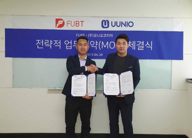 대니얼런(Daniel Ren) 암호화폐거래소 FUBT 대표와 탁기영 유니오 대표(오른쪽)