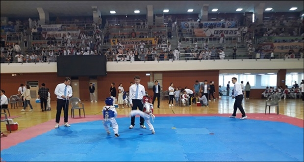 번외경기로 열린 초등학교 입학전 어린이들의 겨루기 모습