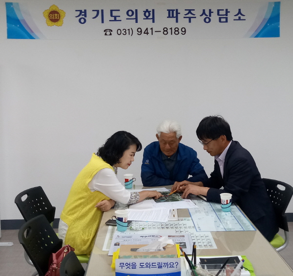 손희정 의원이 하수시설 미설치 가구 요금방안에 대해 논의하고 있다.