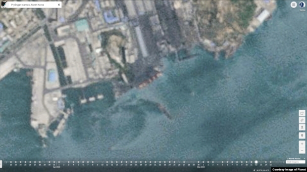 지난 12일 북한 남포항을 촬영한 위성사진에 화물선들의 움직임이 포착됐다. 이 중 한척의 길이는 170~175m로 최근 미국 정부가 압류한 북한 화물선 와이즈 어네스트 호와 비슷한 크기다. 플래닛 랩스