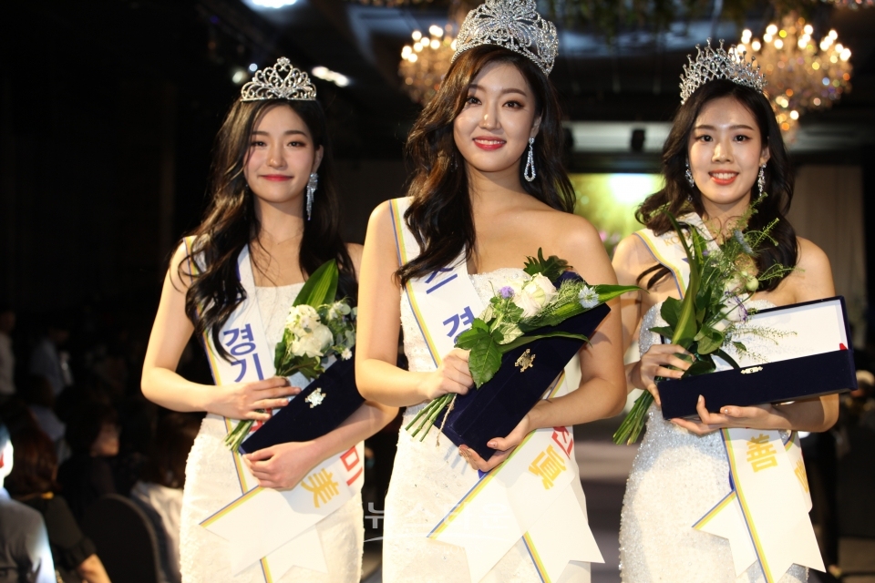영광스런 영예의 주인공들.좌측부터 미스경기 美 장혜원. 眞 권예지. 善 김민주