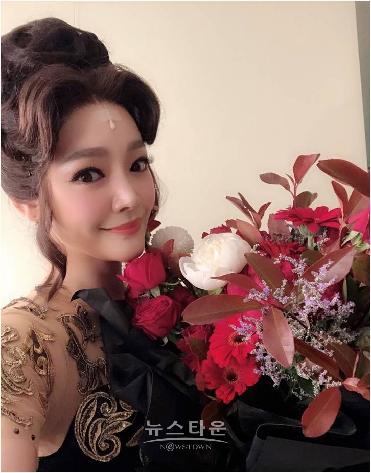 배우 김소현, 뮤지컬 ‘안나 카레니나’ 사랑과 비극 오가는 매혹적 안나로 완벽 변신!