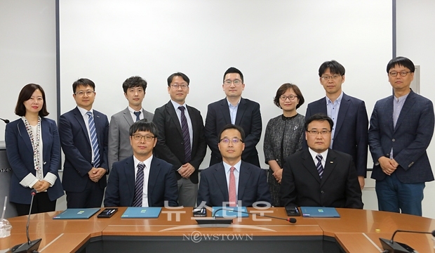 지난 5월 29일 순천향의생명연구원 1층 회의실에서 4개 기관이 업무협약을 체결했다. 사진)앞줄 왼쪽부터 ㈜바이오테크네 코리아 김주현 이사, 백무준 순천향대천안병원 연구부원장, ㈜셀젠텍 김회율 대표.
