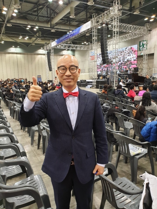 팬들이 있는 곳이면 언제나 행사장을 찾은 예능인 최형만